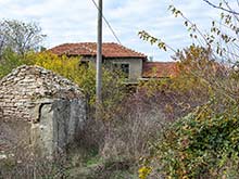 Large plot of building land with old stone house, Varna Region